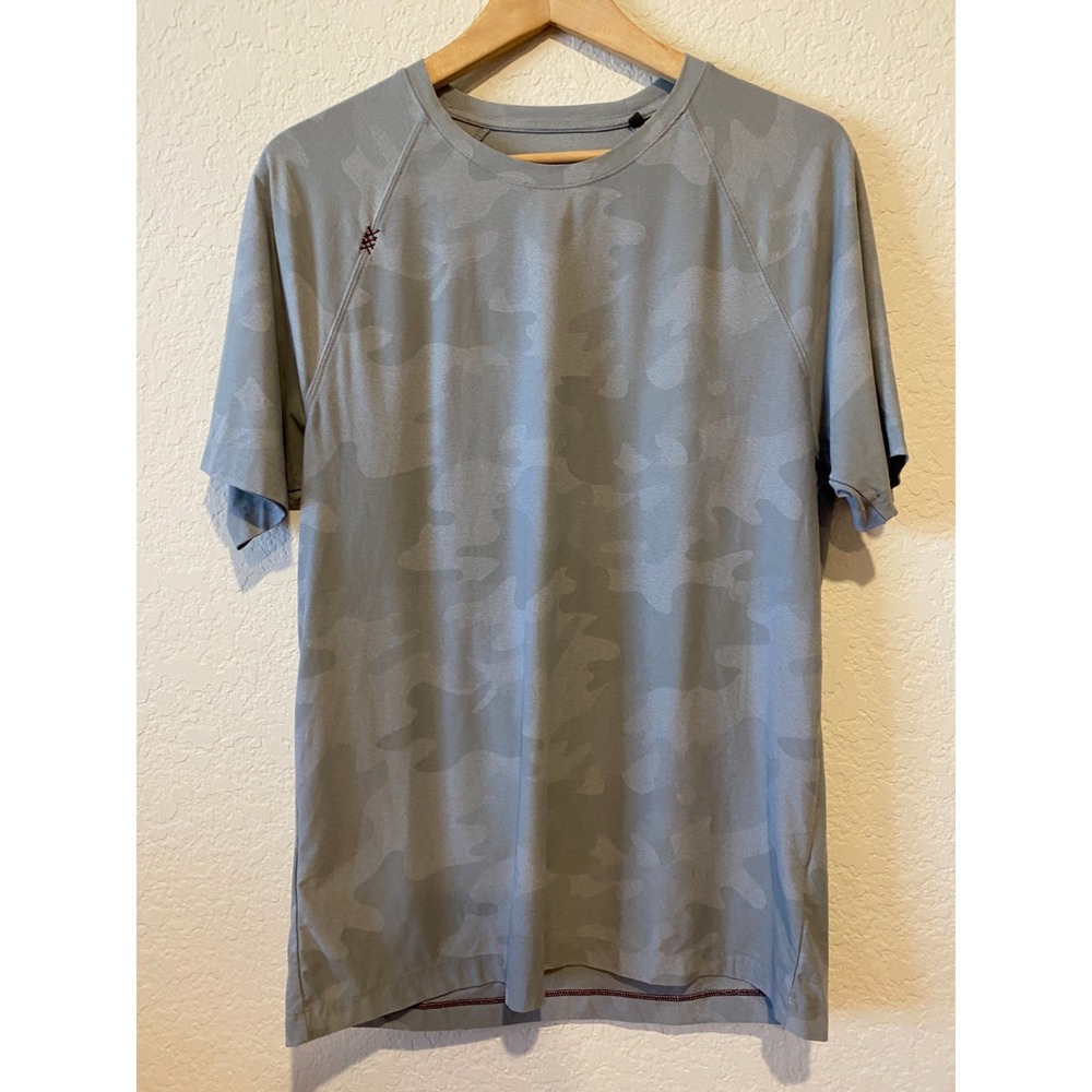 Rhone Gray Camo Short Sleeve Shirt Size M Stretch Performance Training Gorpcore